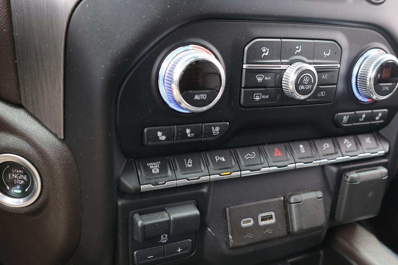 2022 GMC Sierra 3500 Denali 6.6L DuraMax Photo