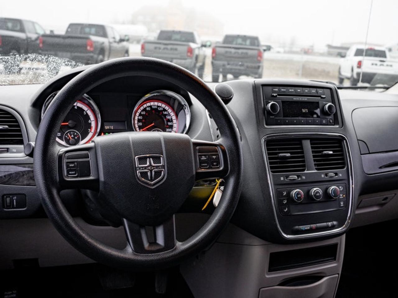 2015 Dodge Grand Caravan CANADA VALUE PACKAGE Photo2