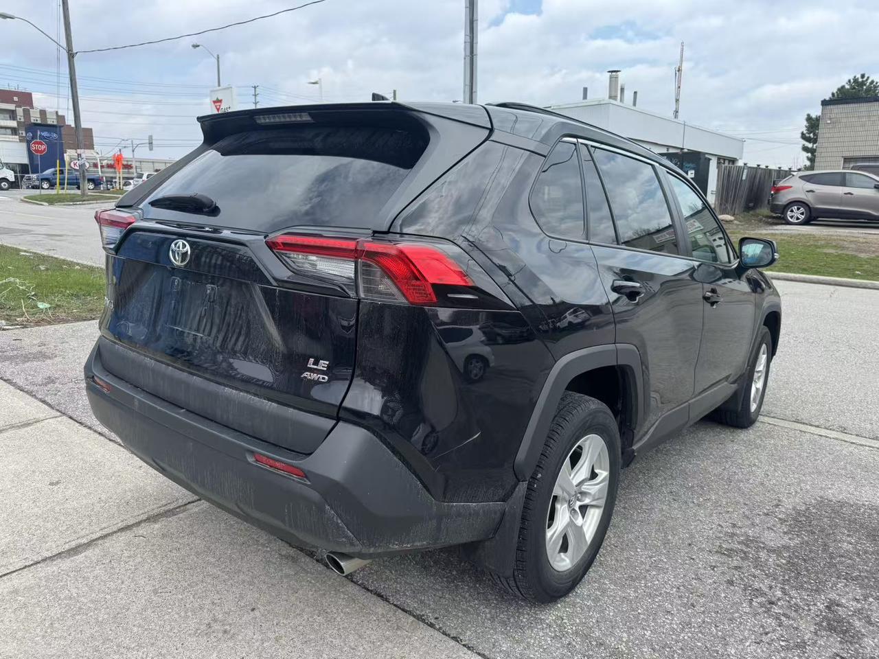 2019 Toyota RAV4 AWD LE Photo3