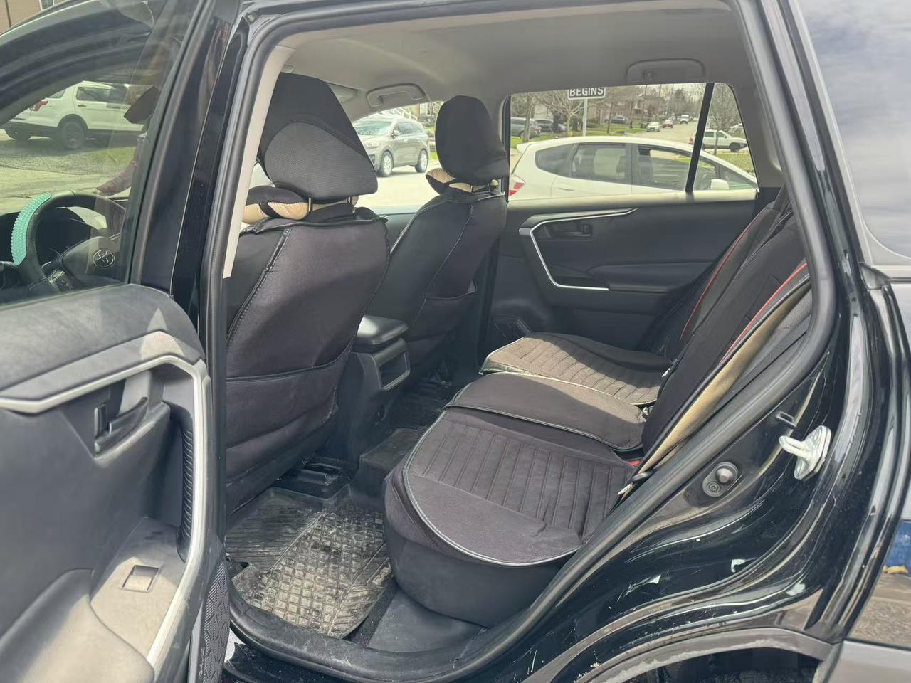 2019 Toyota RAV4 AWD LE Photo