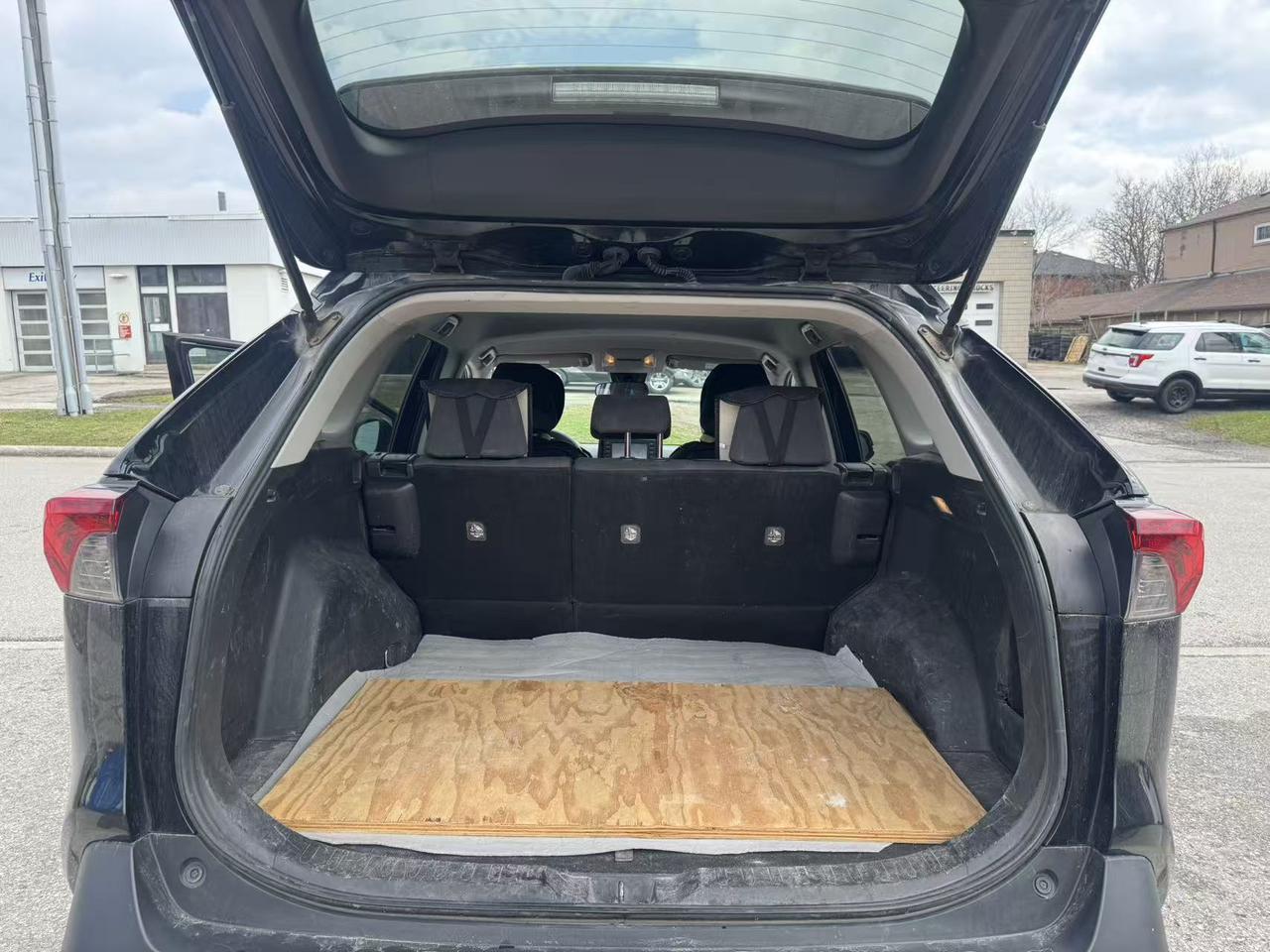 2019 Toyota RAV4 AWD LE Photo