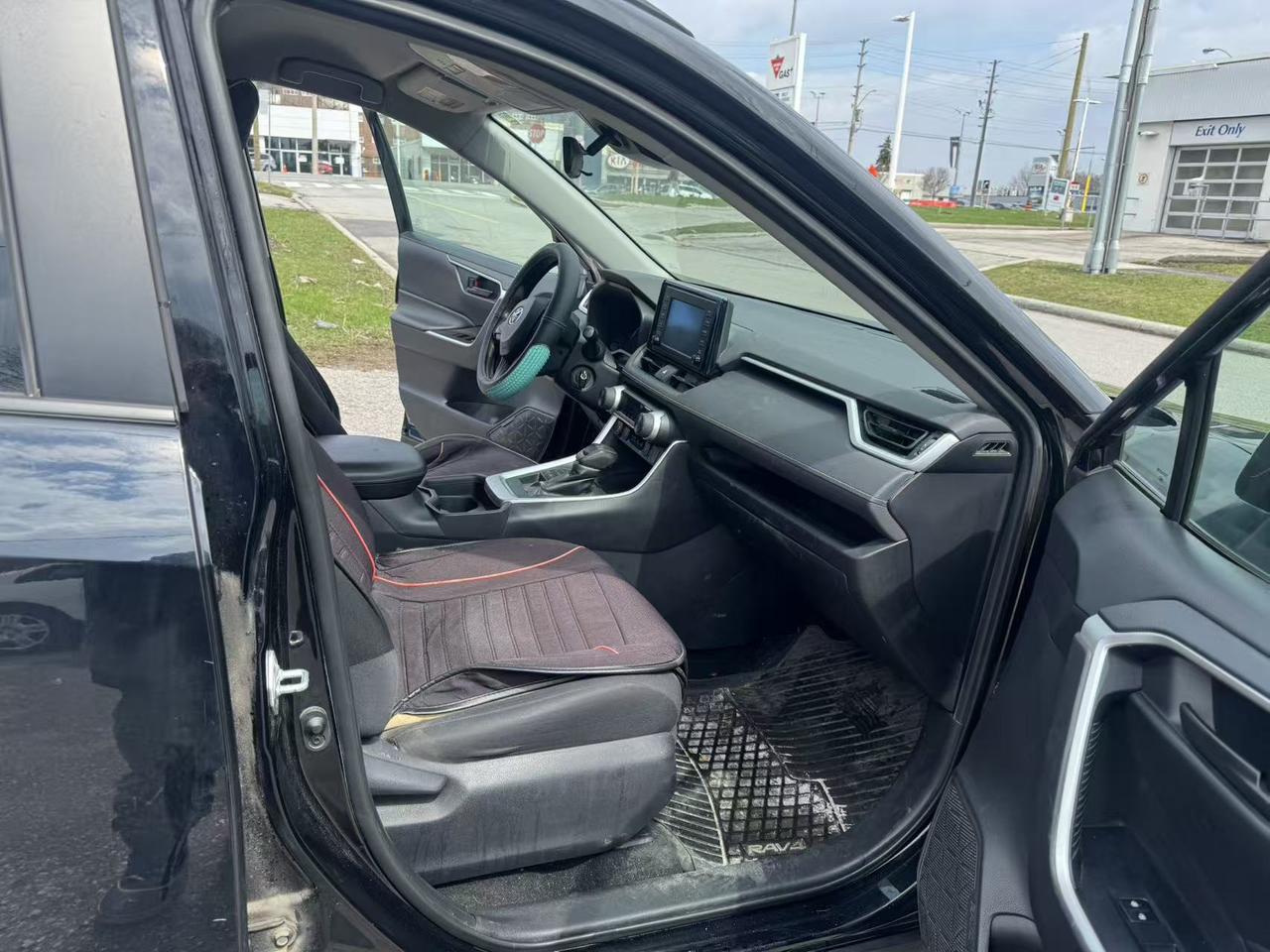 2019 Toyota RAV4 AWD LE Photo