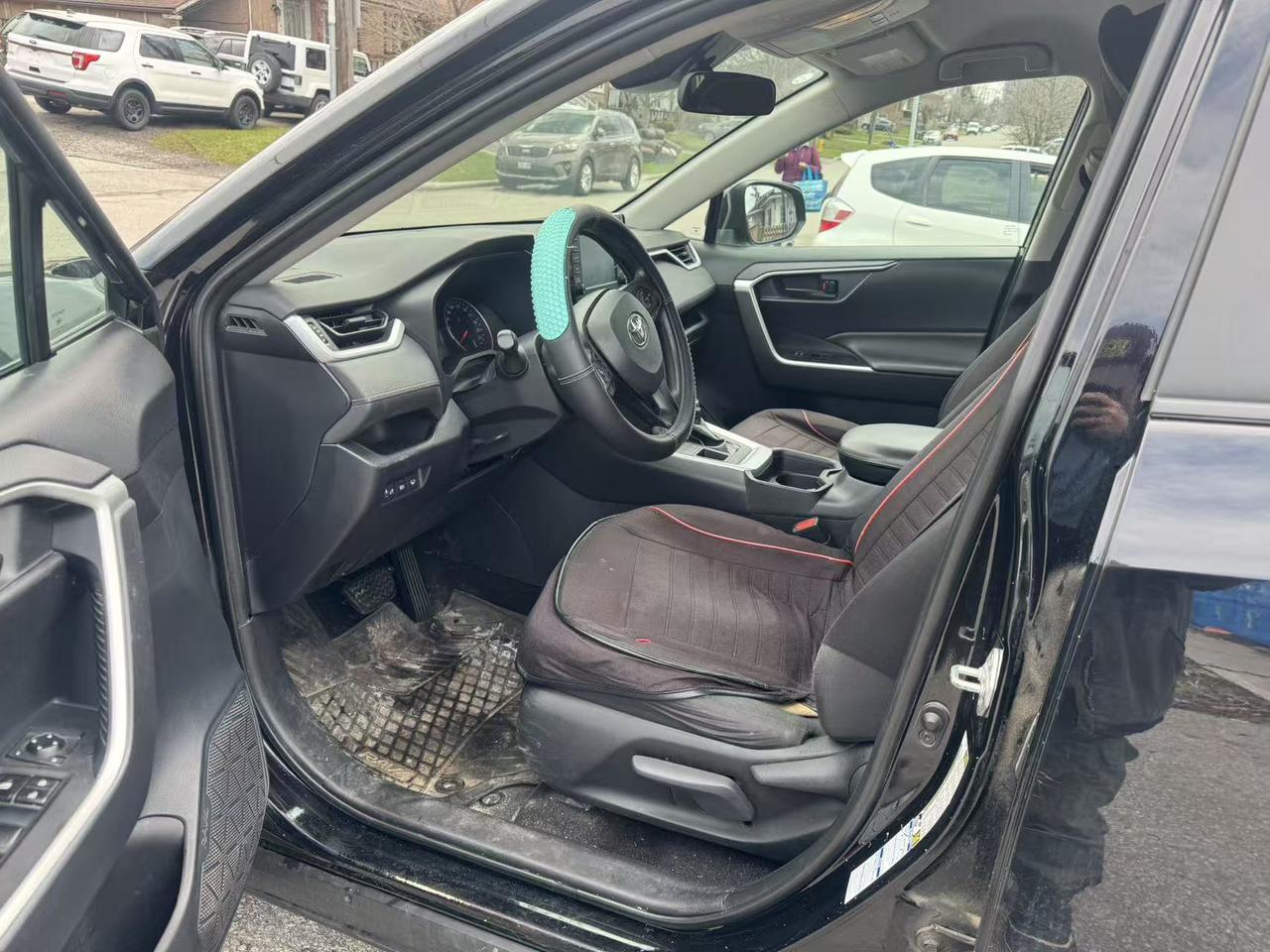 2019 Toyota RAV4 AWD LE Photo