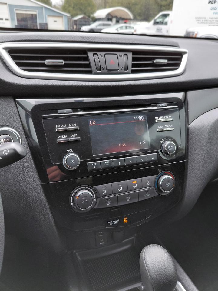 2015 Nissan Rogue SV Photo