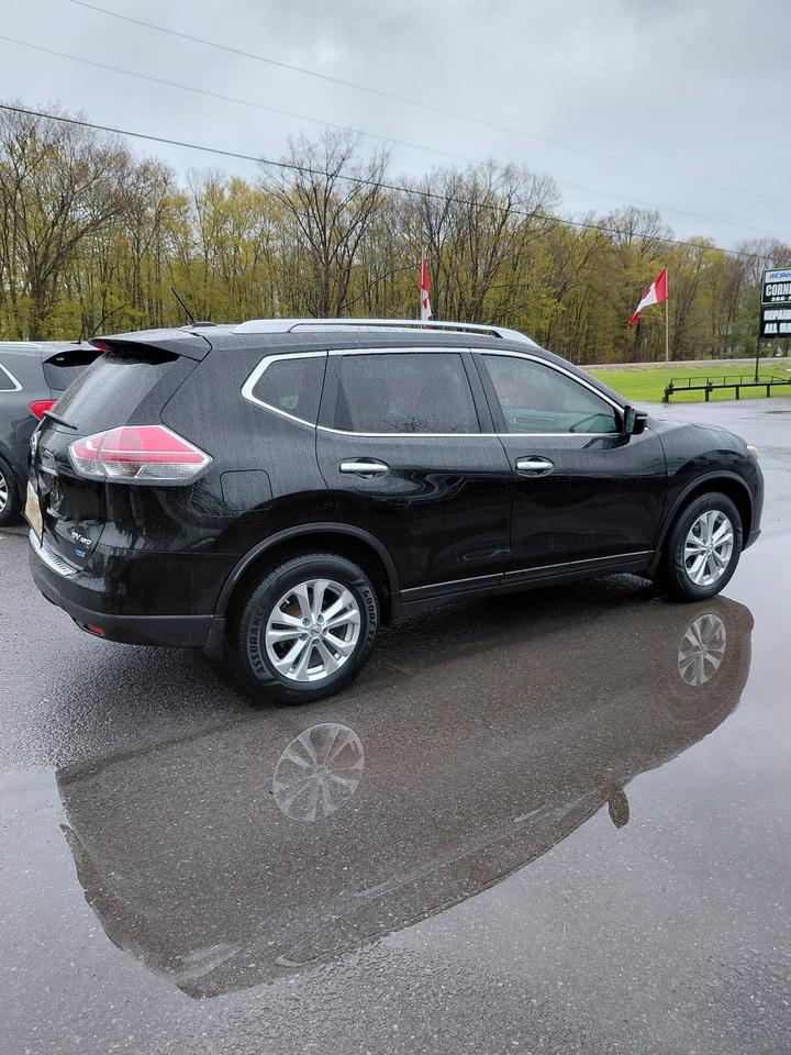 2015 Nissan Rogue SV Photo3