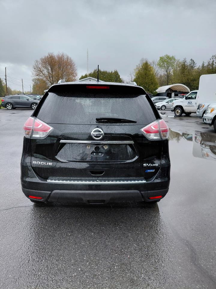 2015 Nissan Rogue SV Photo4