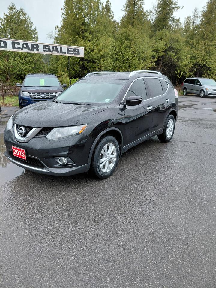 2015 Nissan Rogue SV Photo2