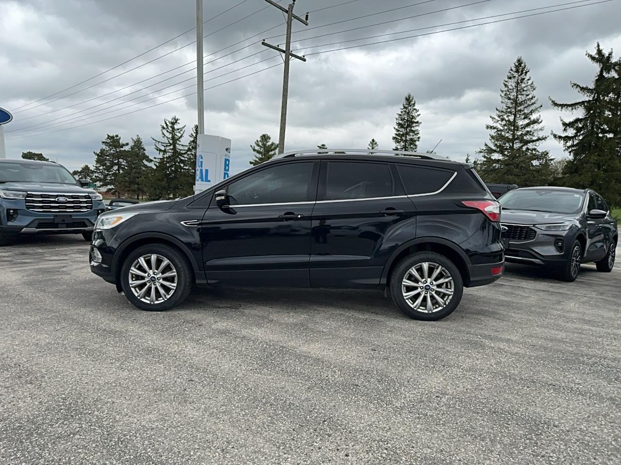 2018 Ford Escape Titanium 4WD Photo2