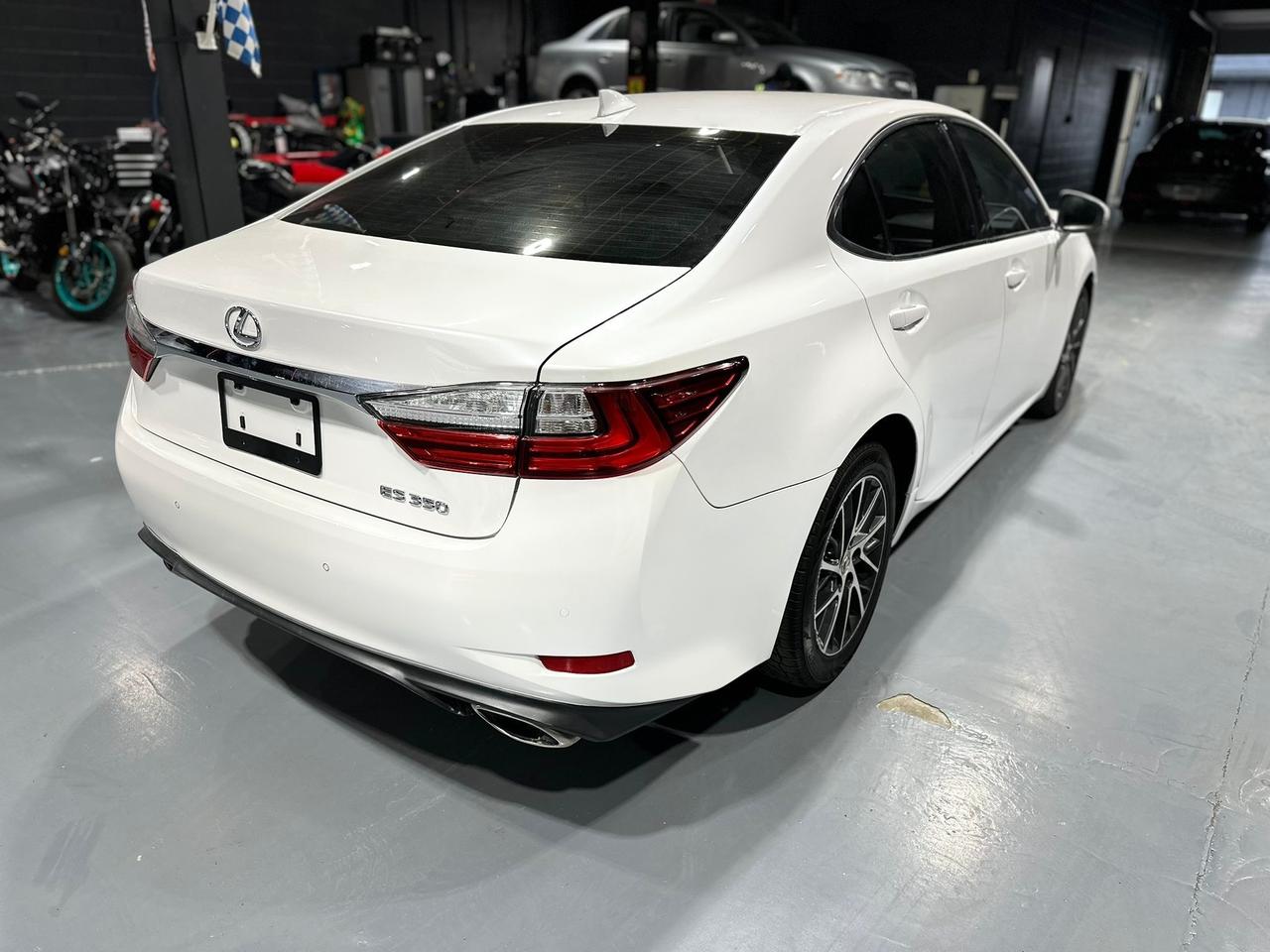 2017 Lexus ES 350  Photo4