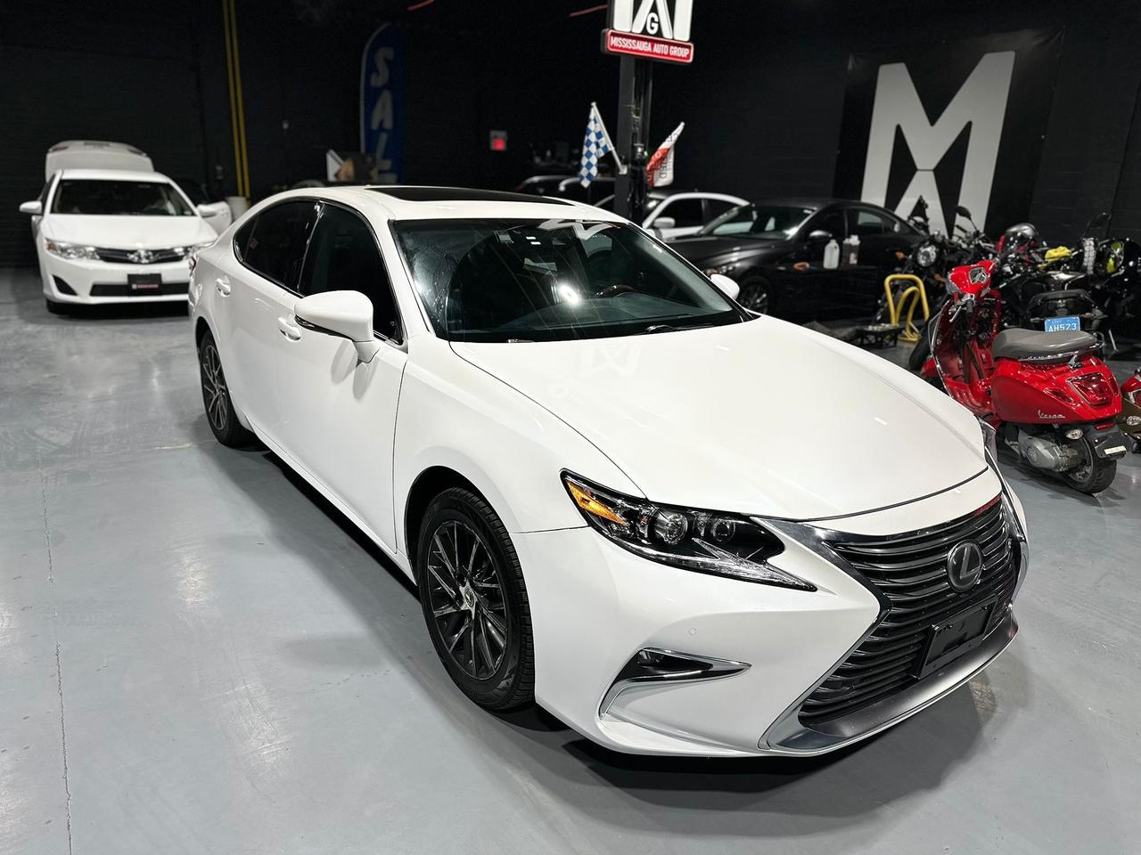 2017 Lexus ES 350  Photo2