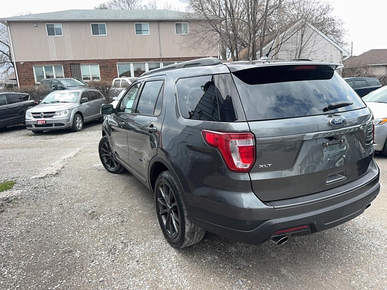 2019 Ford Explorer XLT Photo4