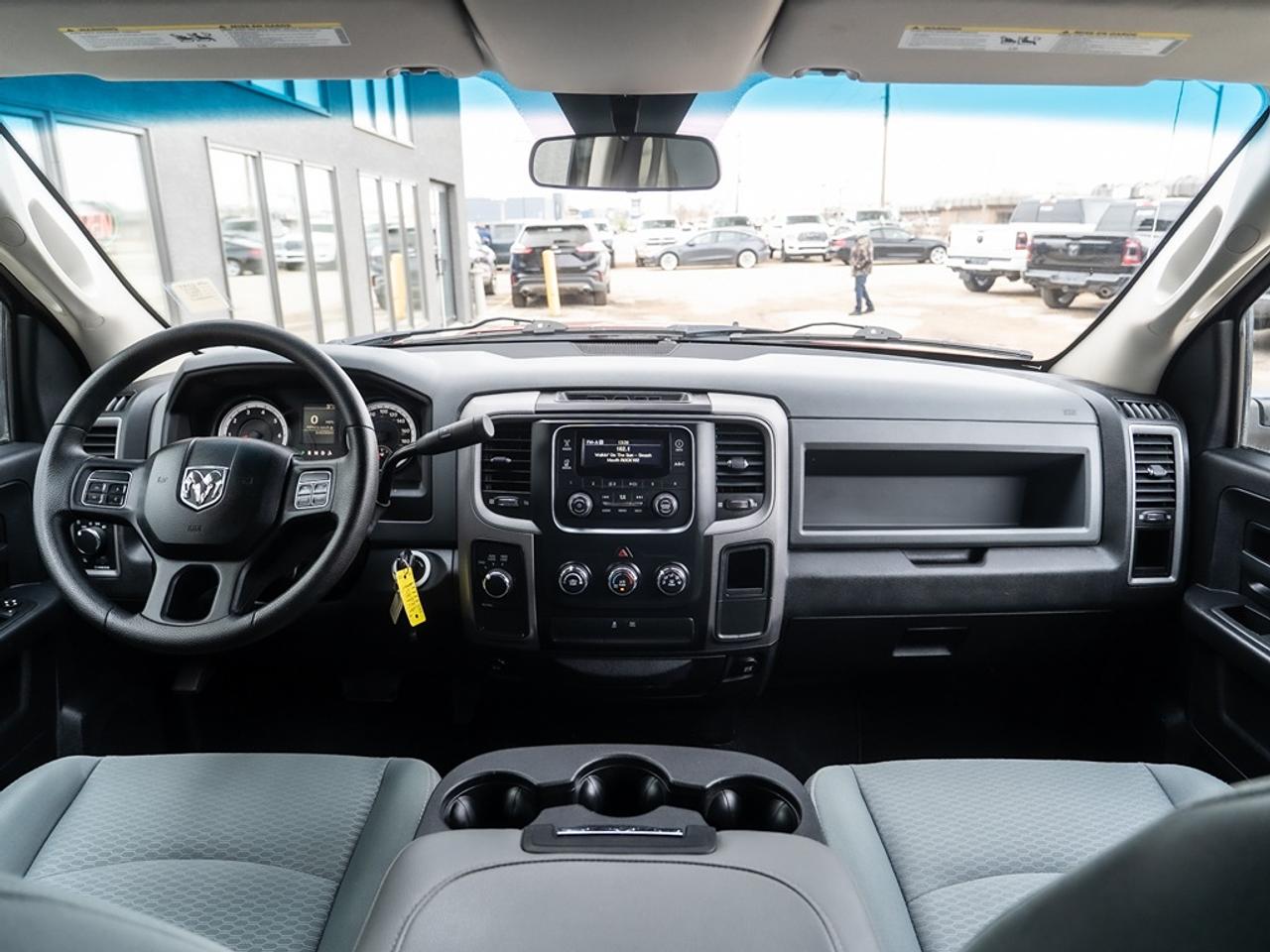 2015 RAM 1500 ST HEMI WITH ONLY 84,655 KMS Photo7