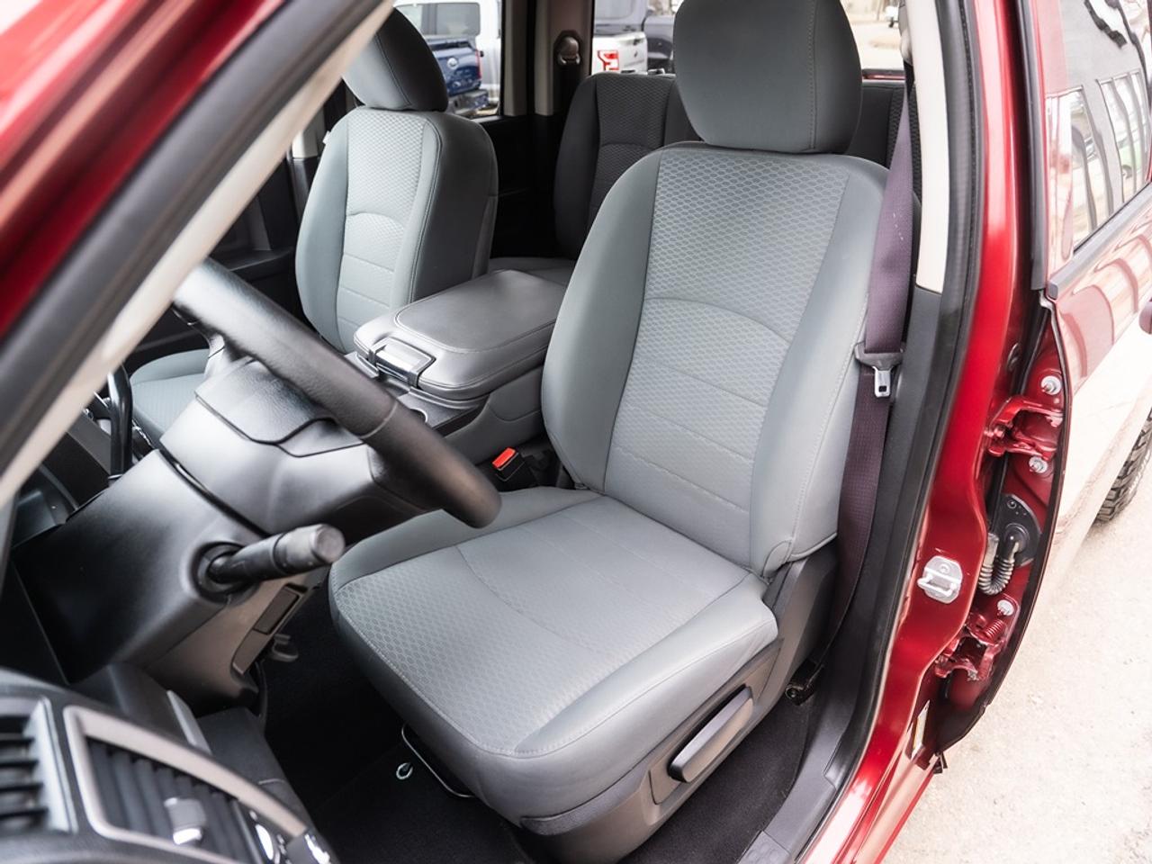 2015 RAM 1500 ST HEMI WITH ONLY 84,655 KMS Photo17