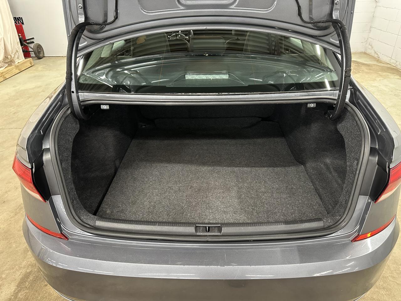 2021 Volkswagen Passat HIGHLINE Photo