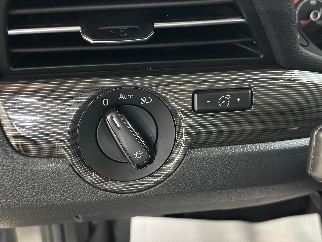 2021 Volkswagen Passat HIGHLINE Photo