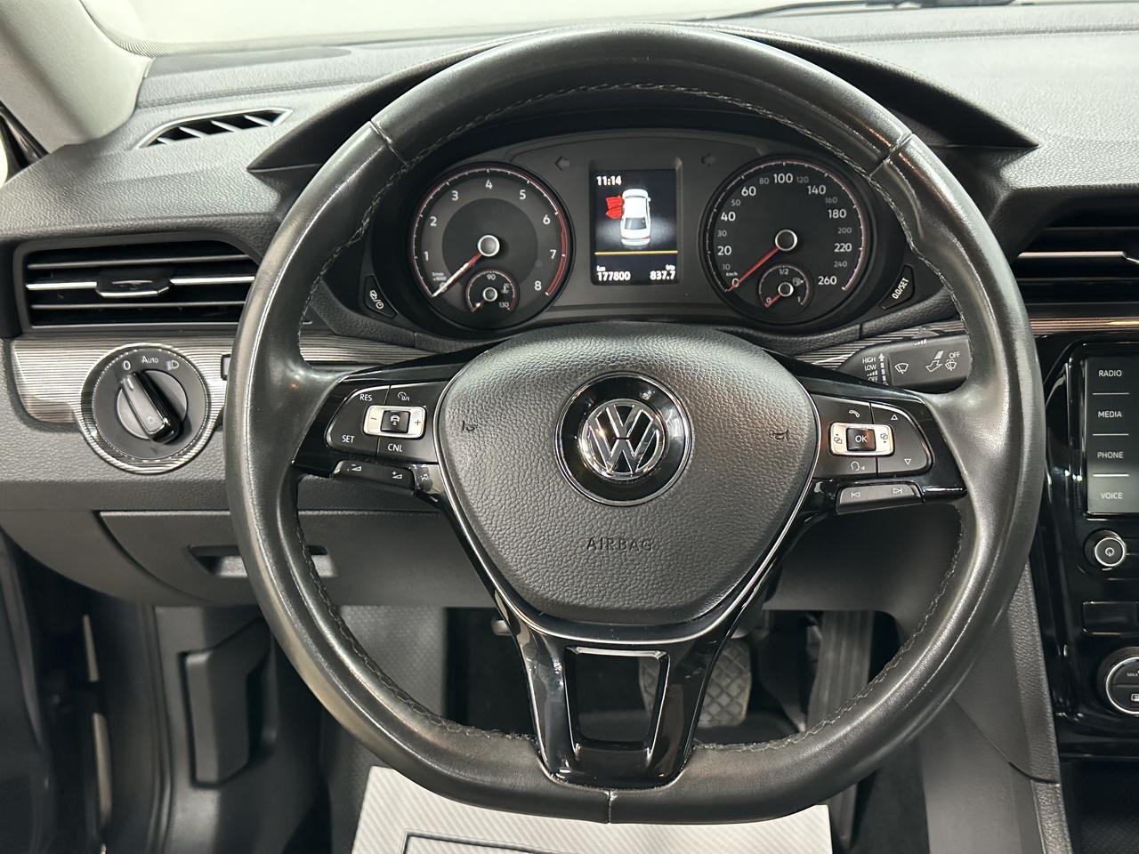 2021 Volkswagen Passat HIGHLINE Photo