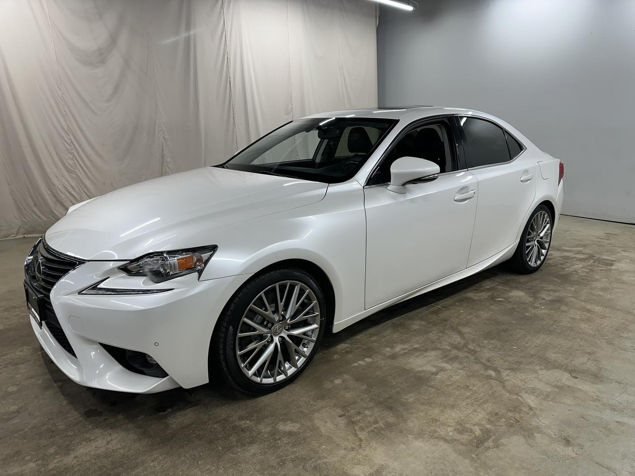 2016 Lexus IS 300 Luxury Photo