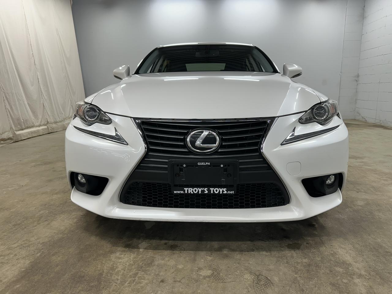 2016 Lexus IS 300 Luxury Photo