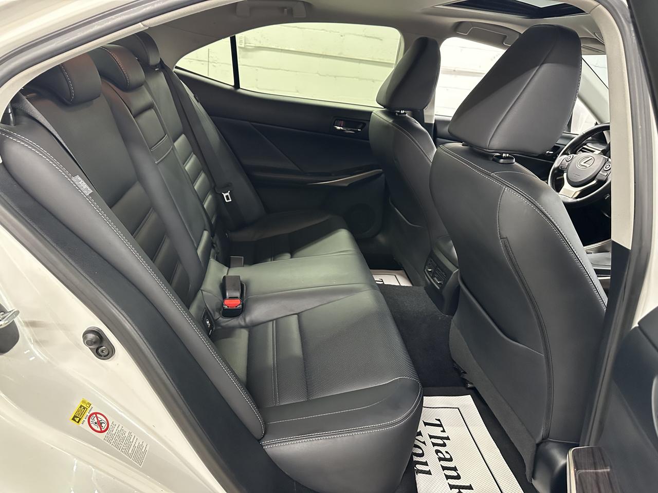 2016 Lexus IS 300 Luxury Photo