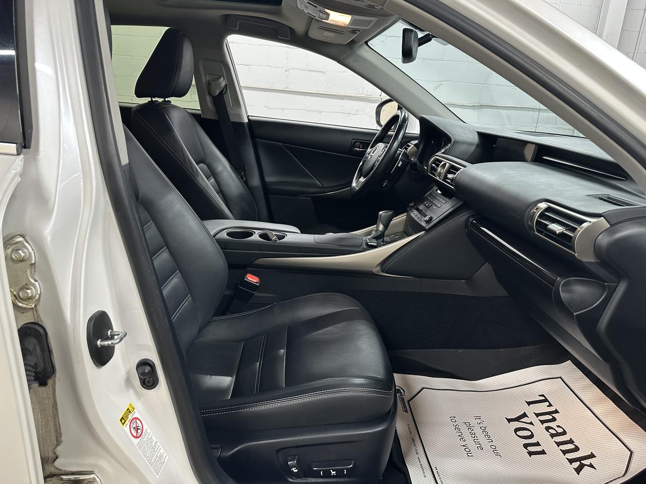 2016 Lexus IS 300 Luxury Photo