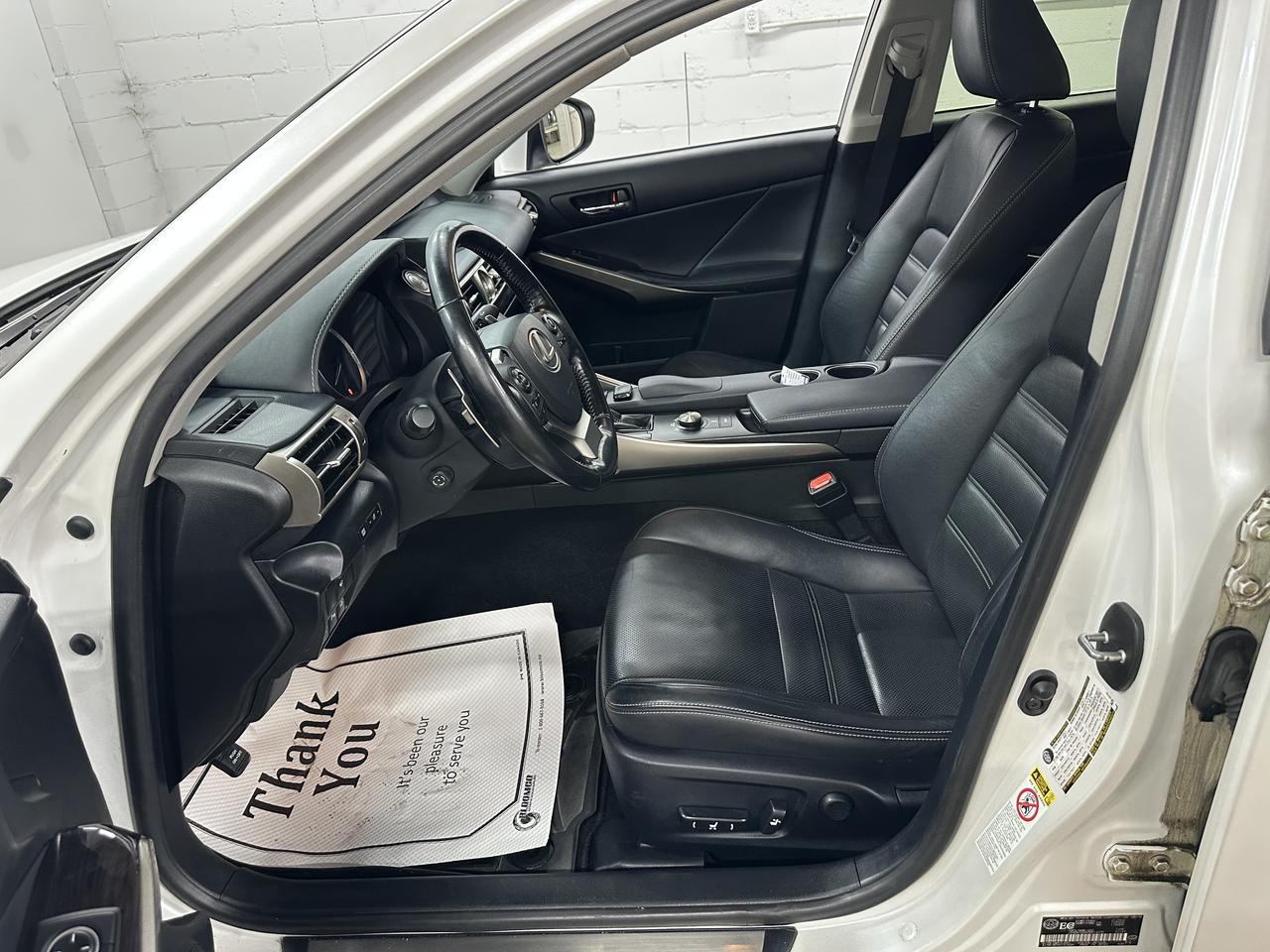 2016 Lexus IS 300 Luxury Photo