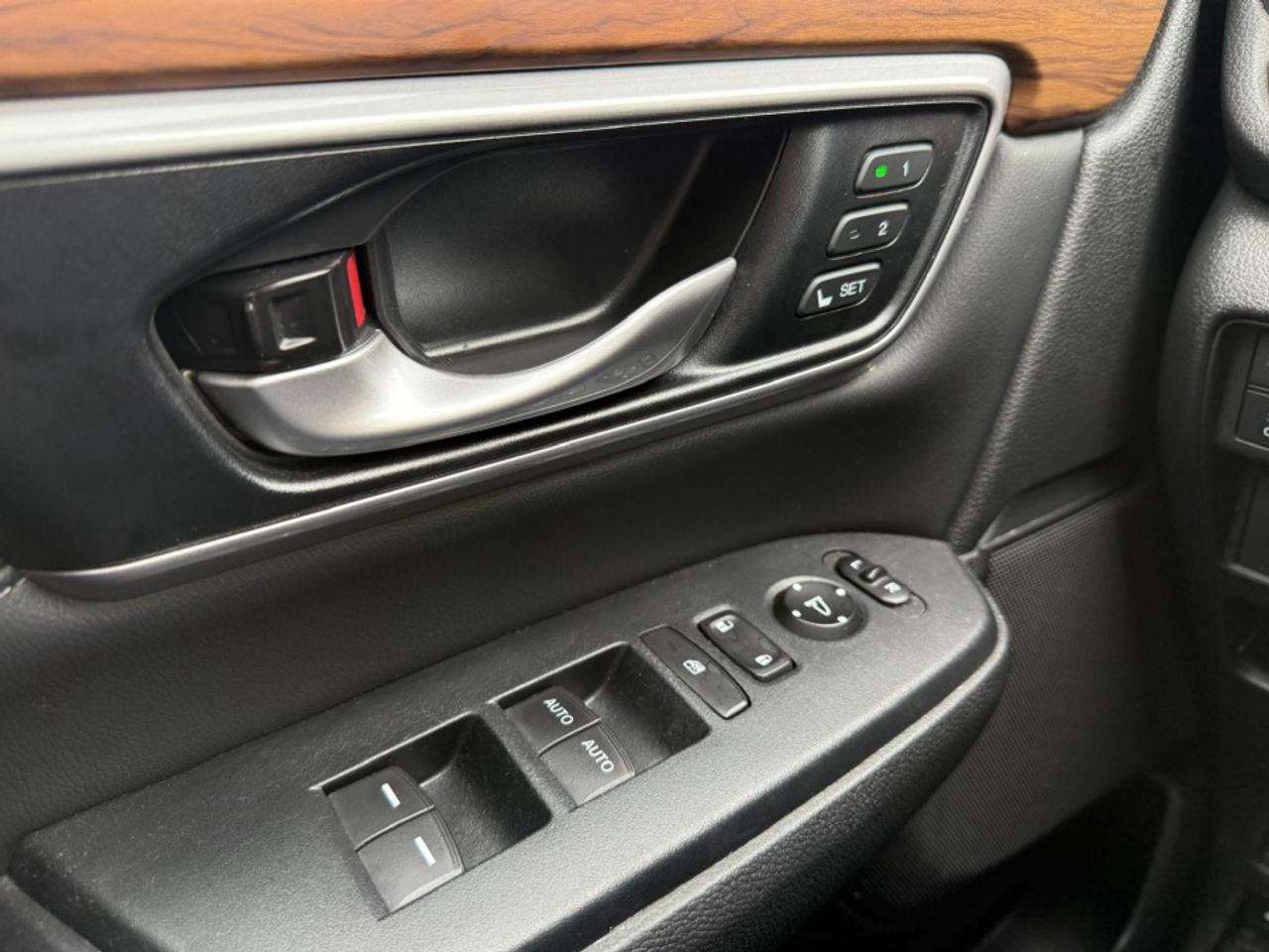 2019 Honda CR-V TOURING/ LEATHER/ NAVI/ SUNROOF/ REAR CAM/ CARPLAY Photo
