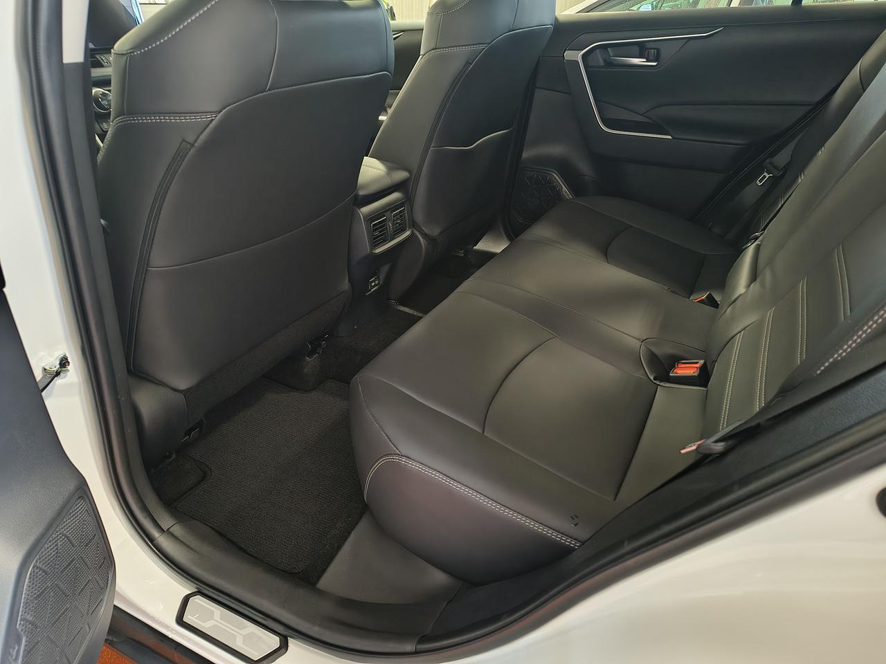 2025 Toyota RAV4 XLE Photo