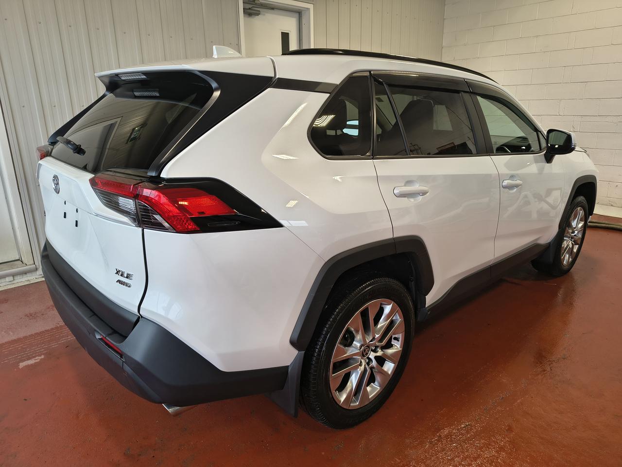 2025 Toyota RAV4 XLE Photo