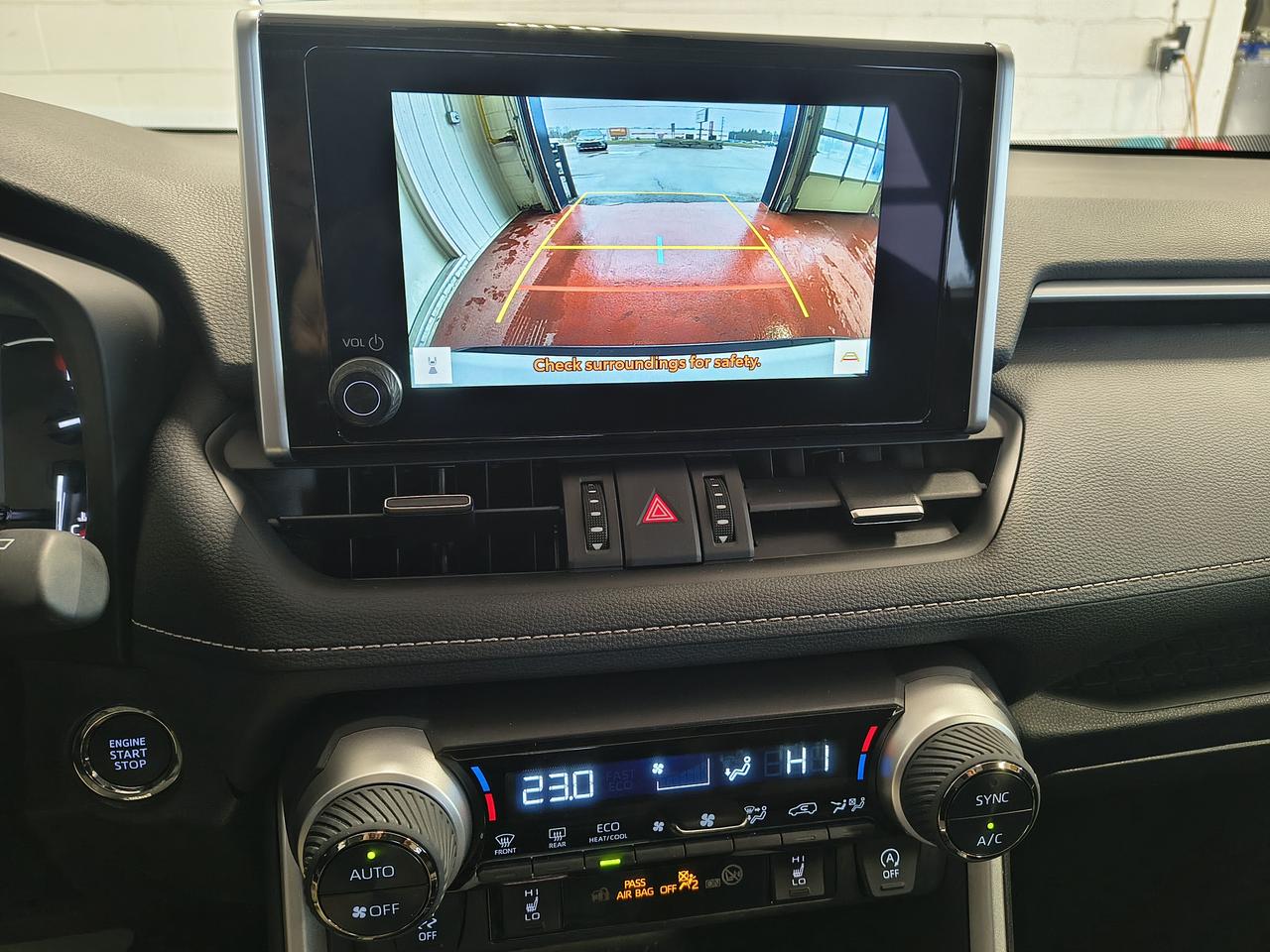 2025 Toyota RAV4 XLE Photo0