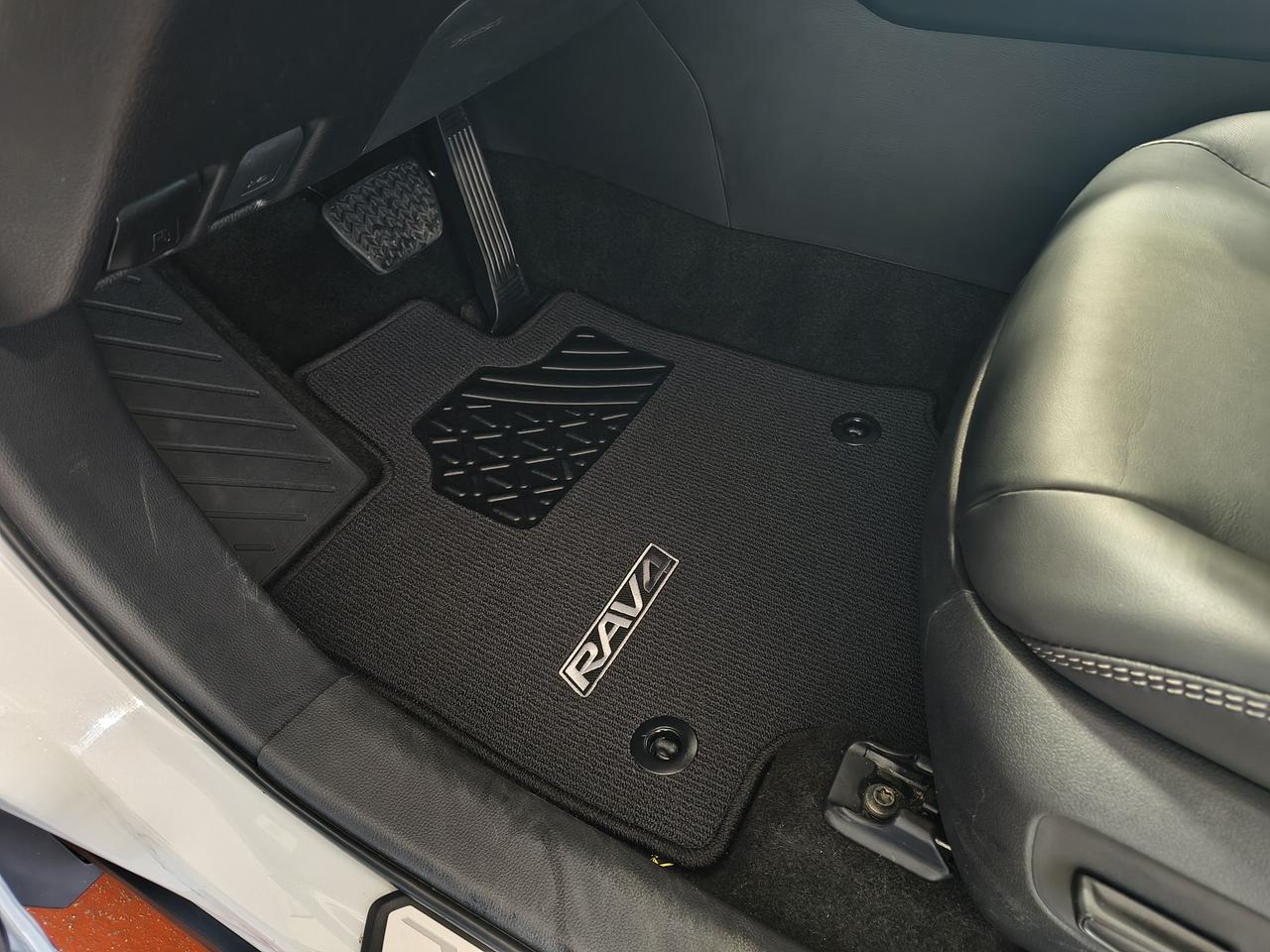 2025 Toyota RAV4 XLE Photo