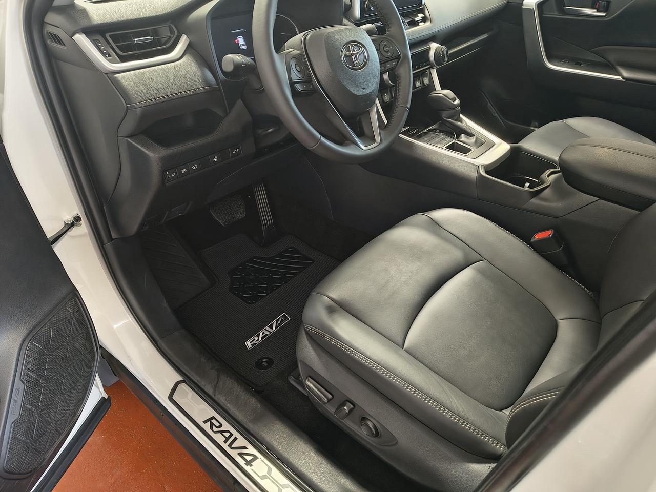 2025 Toyota RAV4 XLE Photo