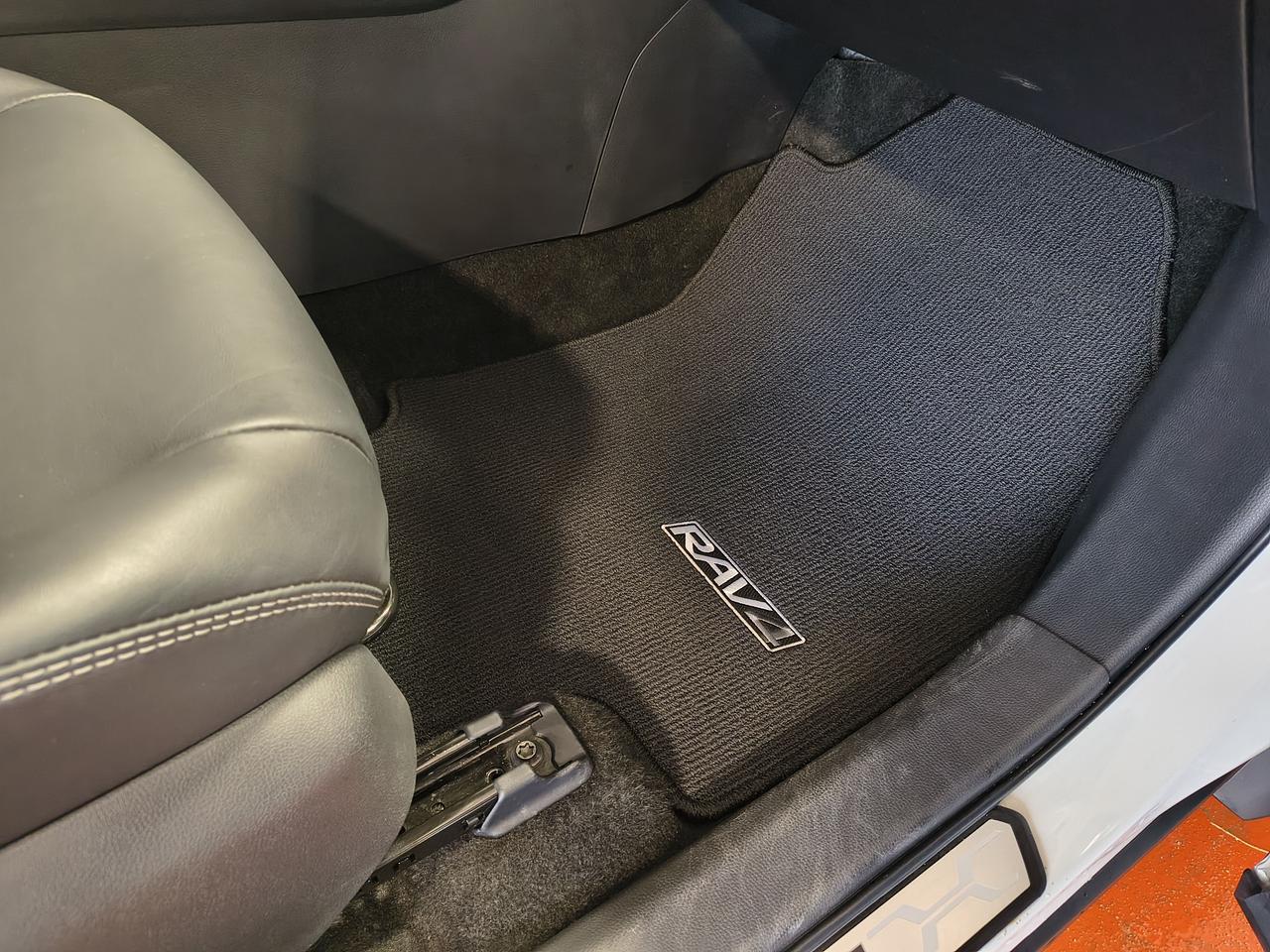 2025 Toyota RAV4 XLE Photo