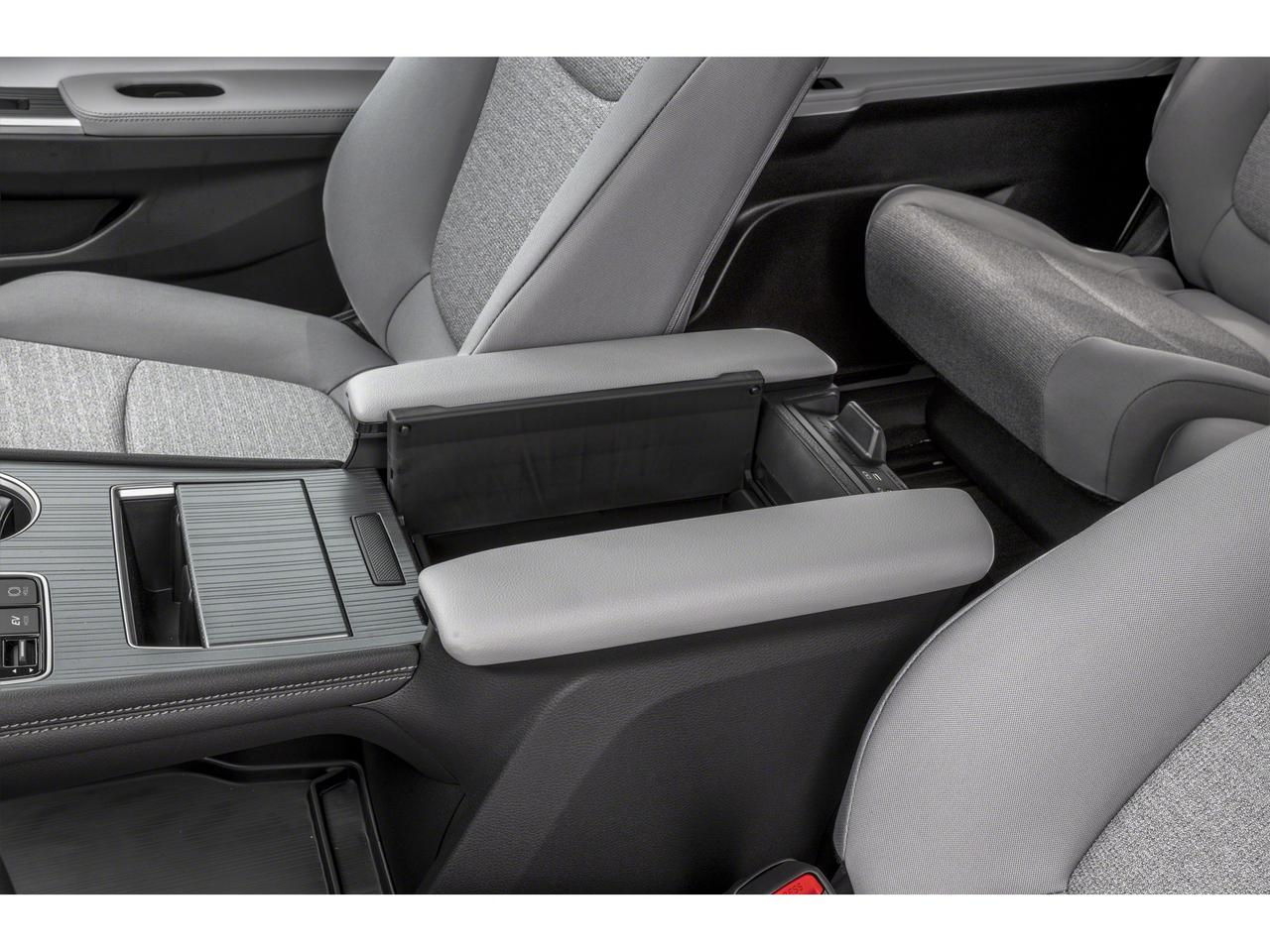 2026 Toyota Sienna LE Photo