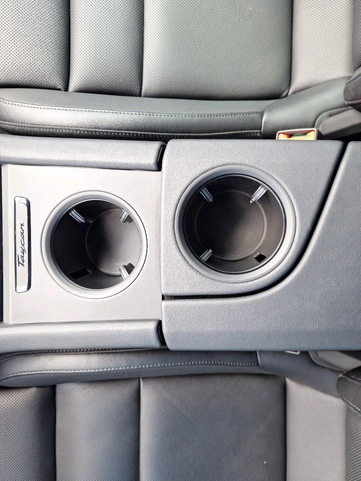 2022 Porsche Taycan 4S Photo