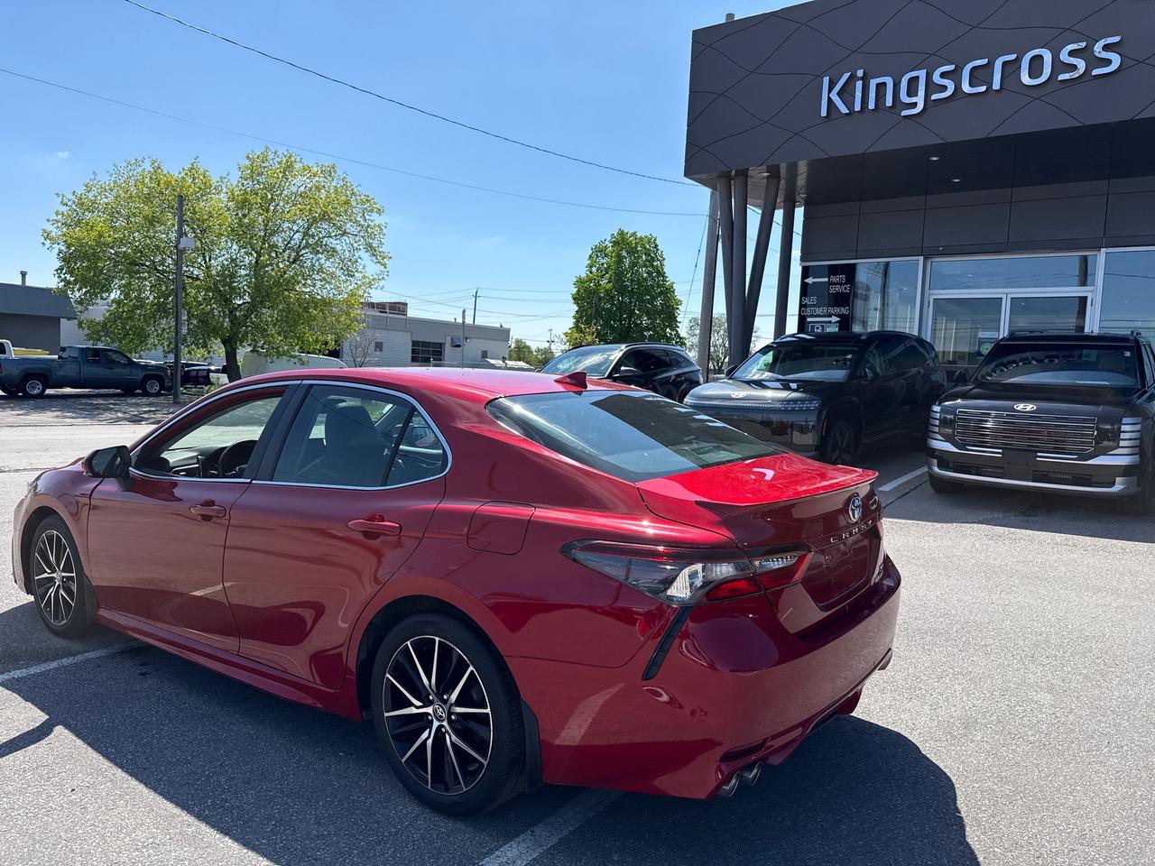 2021 Toyota Camry HYBRID SE Photo
