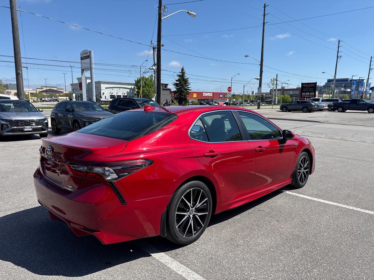 2021 Toyota Camry HYBRID SE Photo4