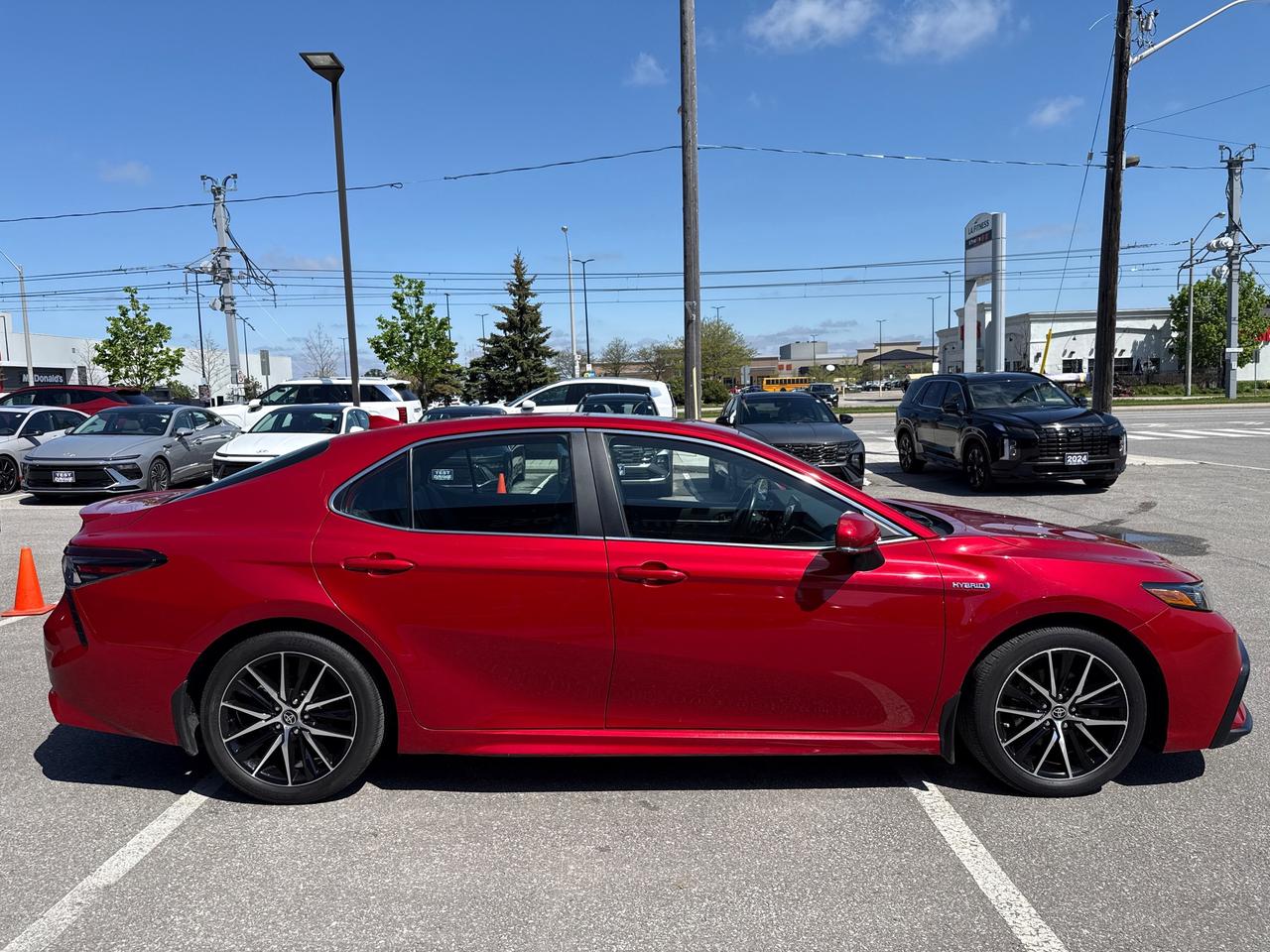 2021 Toyota Camry HYBRID SE Photo