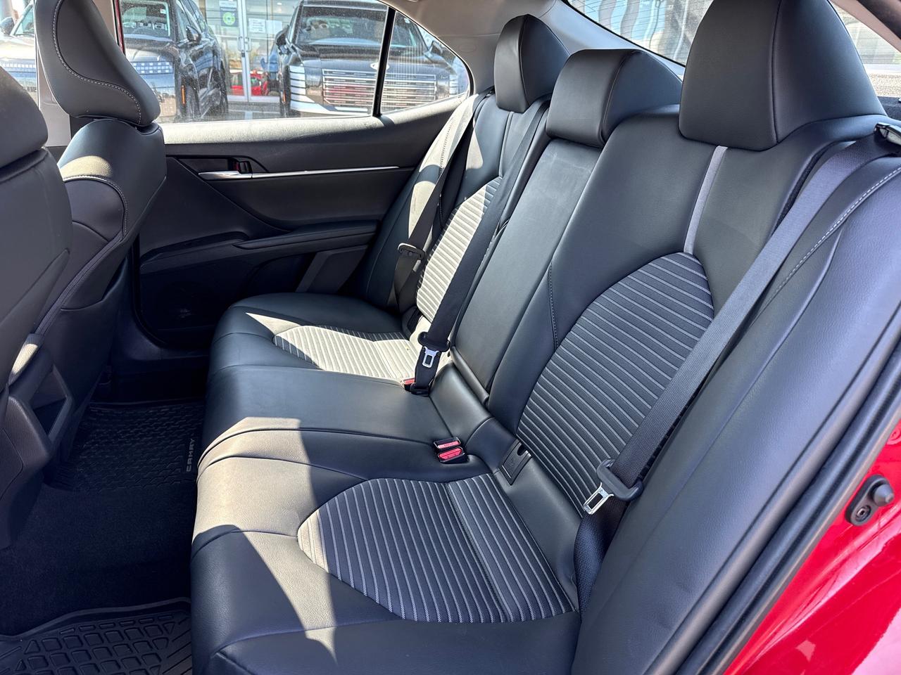 2021 Toyota Camry HYBRID SE Photo