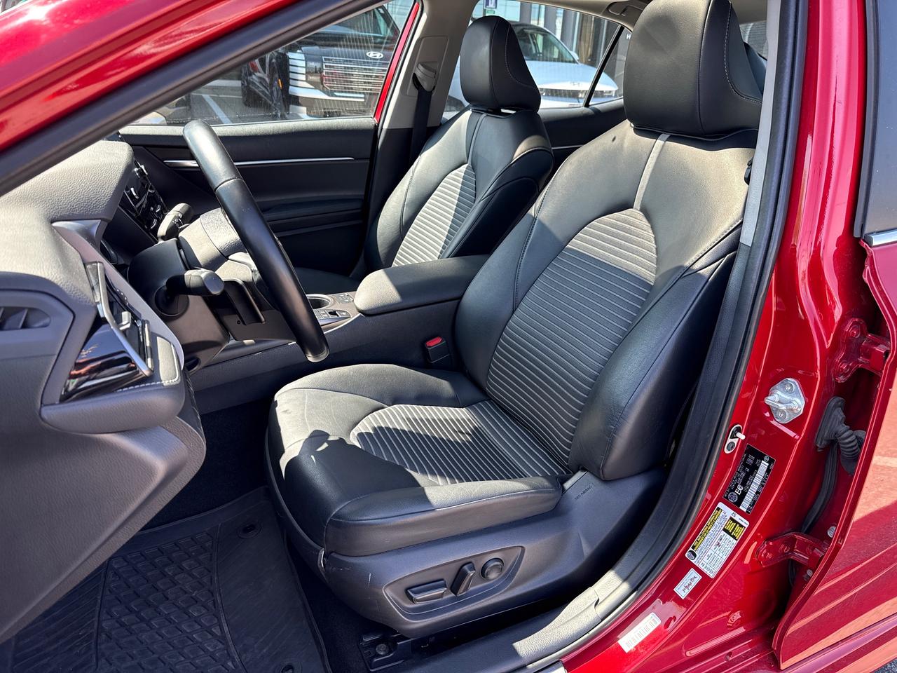 2021 Toyota Camry HYBRID SE Photo
