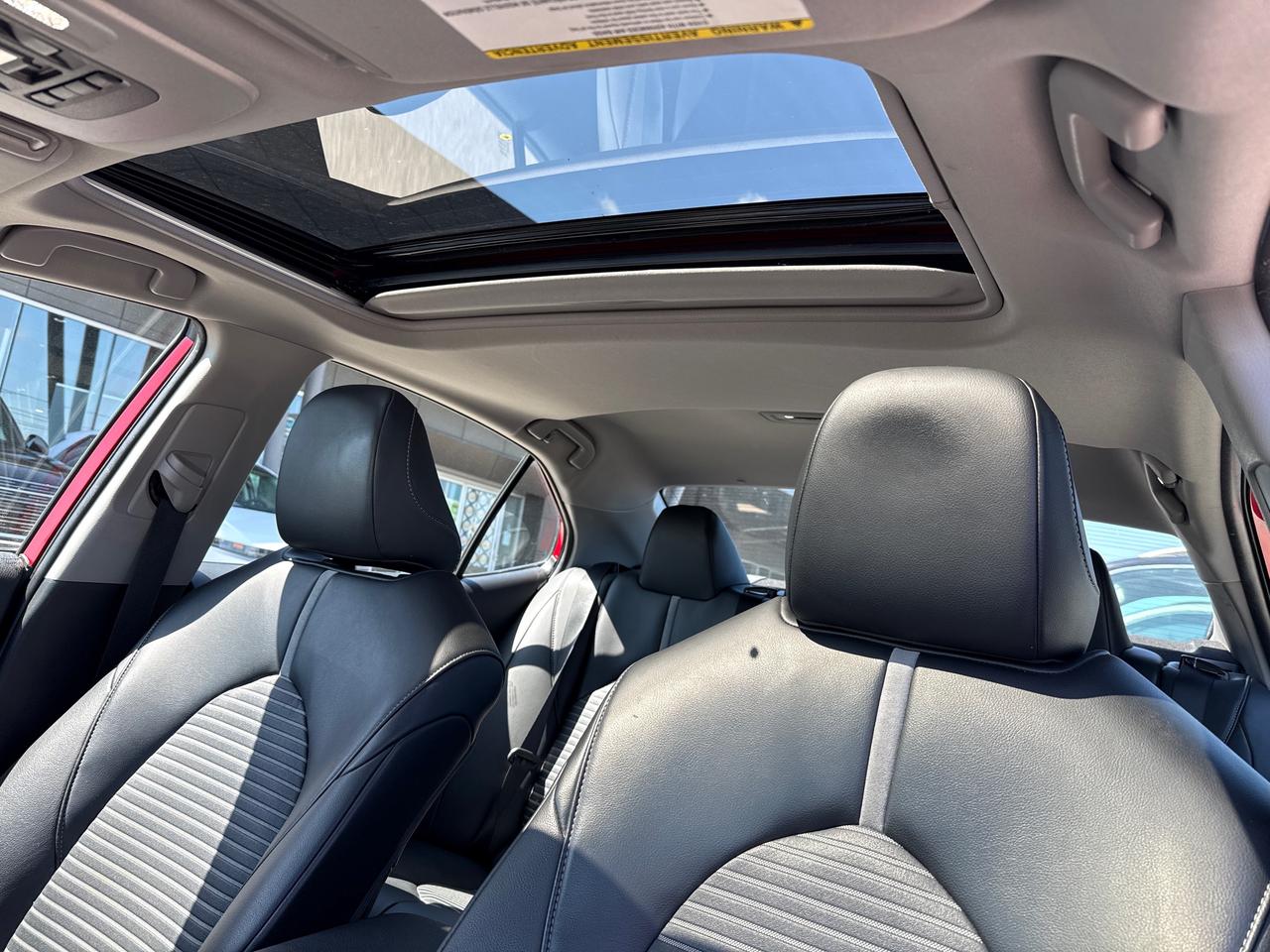 2021 Toyota Camry HYBRID SE Photo