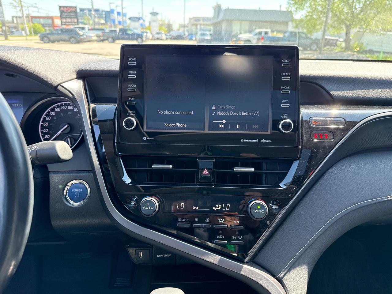 2021 Toyota Camry HYBRID SE Photo