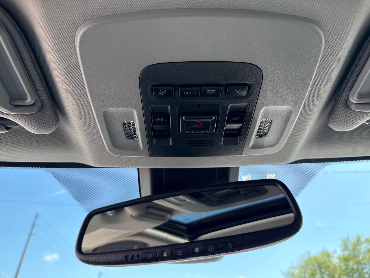 2021 Toyota Camry HYBRID SE Photo