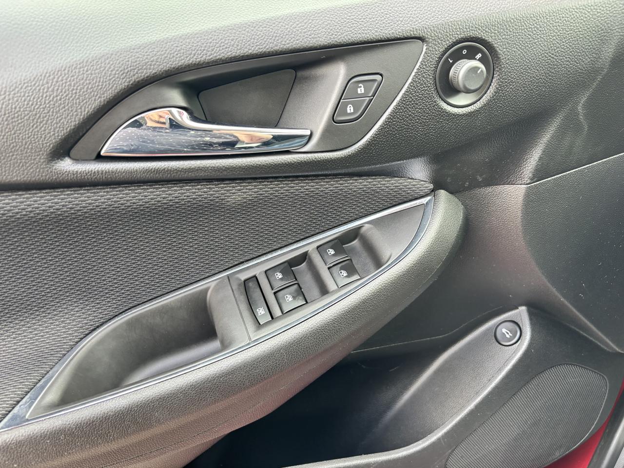 2017 Chevrolet Cruze LT ** HTD SEATS , CARPLAY ** Photo