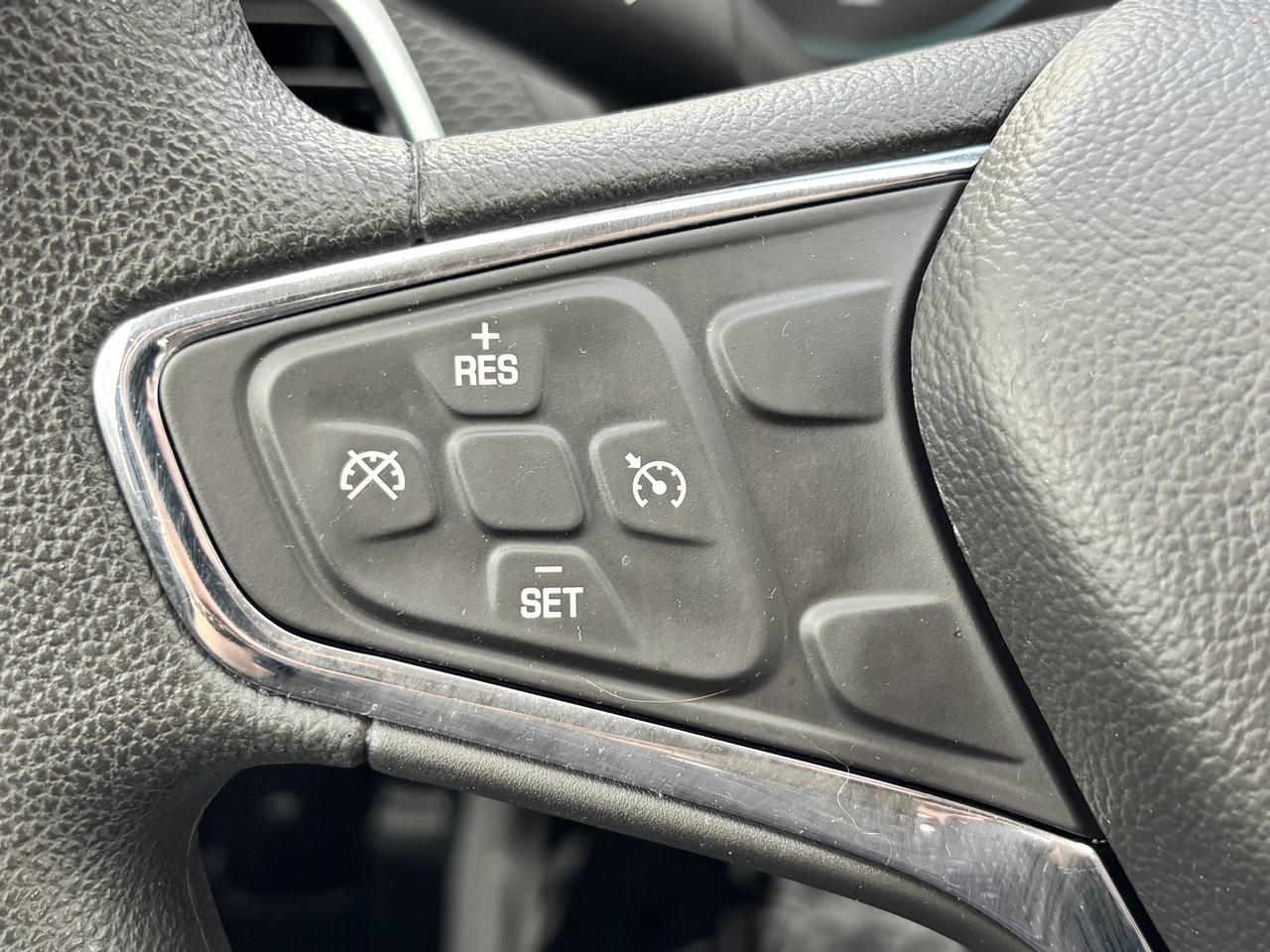 2017 Chevrolet Cruze LT ** HTD SEATS , CARPLAY ** Photo