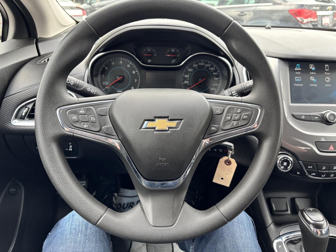 2017 Chevrolet Cruze LT ** HTD SEATS , CARPLAY ** Photo