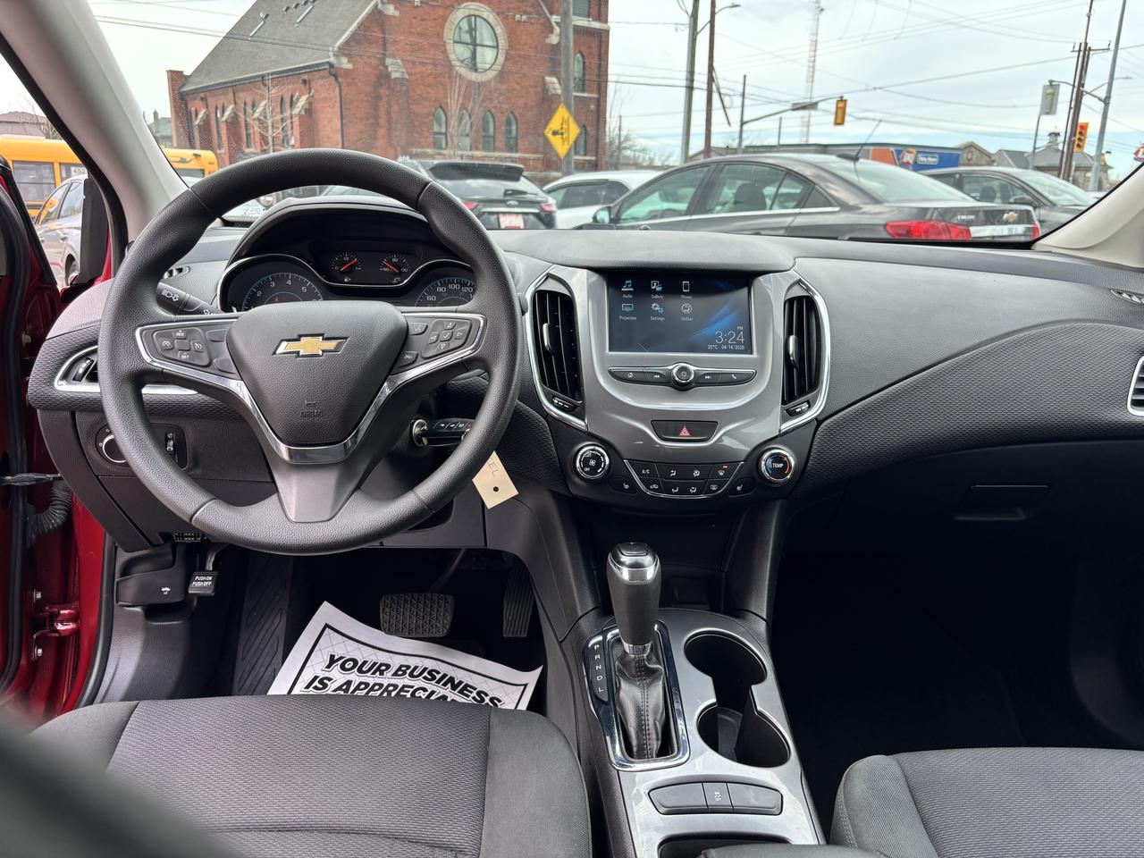 2017 Chevrolet Cruze LT ** HTD SEATS , CARPLAY ** Photo