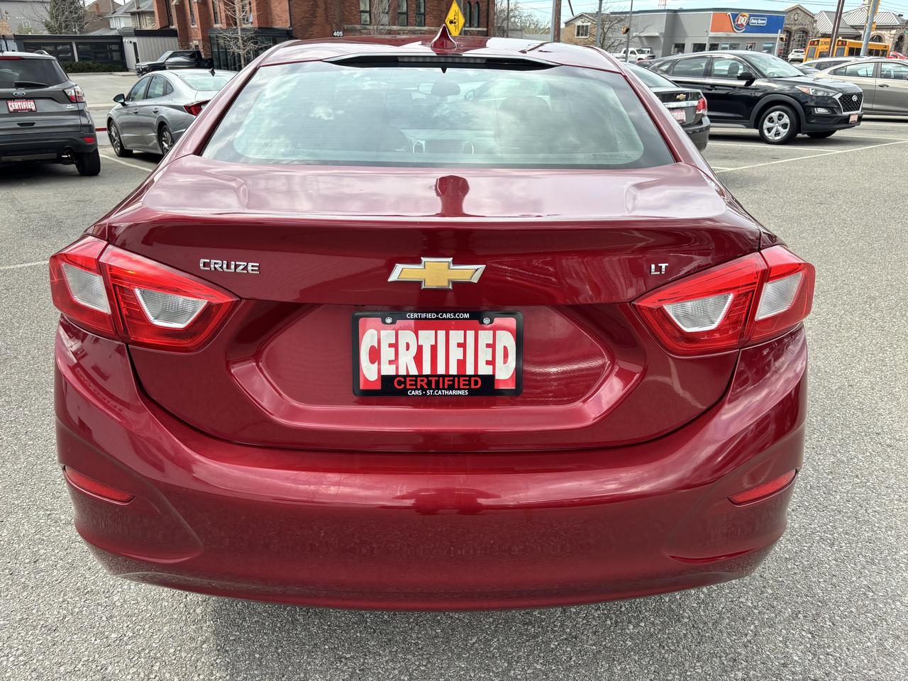 2017 Chevrolet Cruze LT ** HTD SEATS , CARPLAY ** Photo
