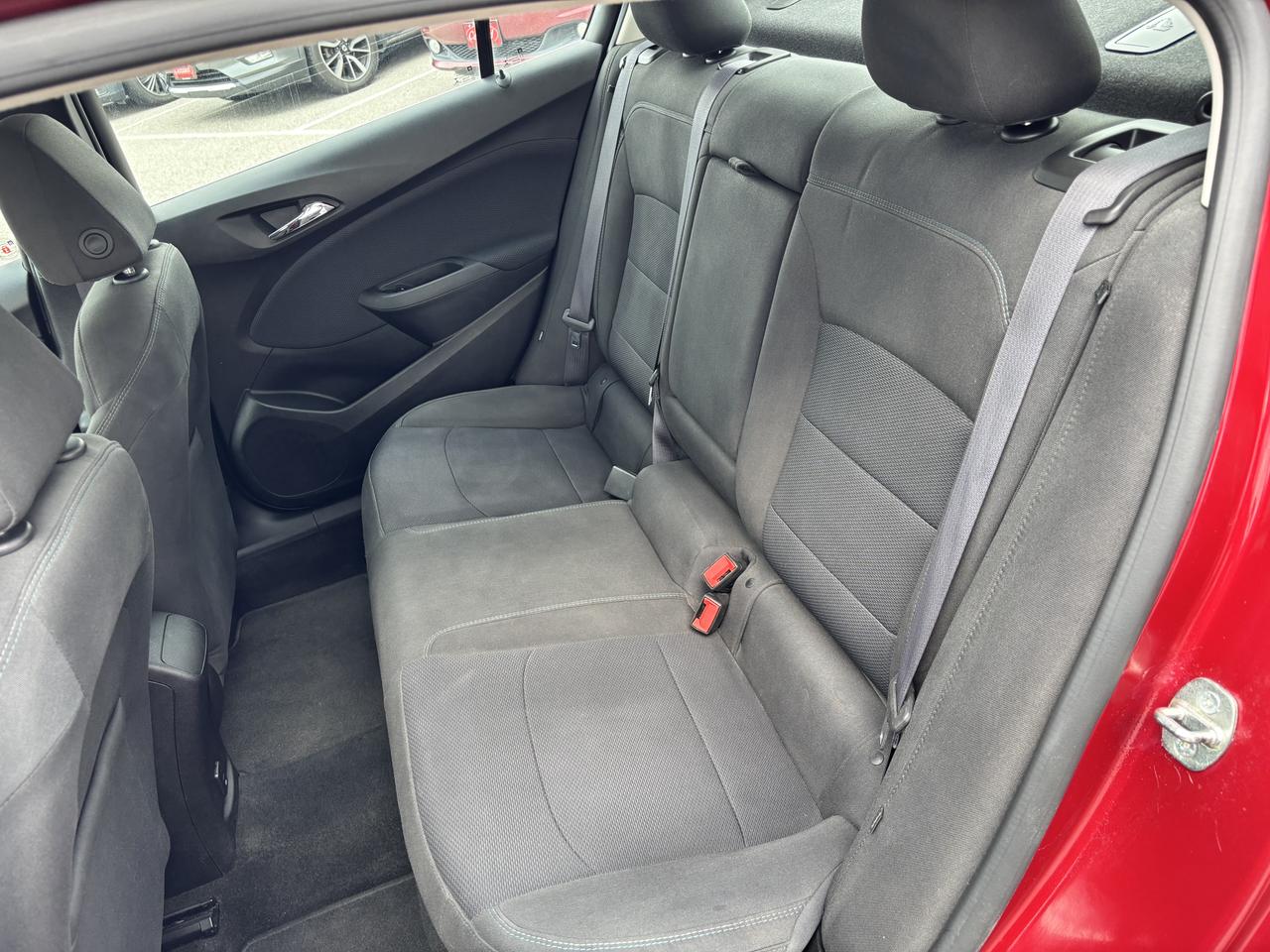 2017 Chevrolet Cruze LT ** HTD SEATS , CARPLAY ** Photo