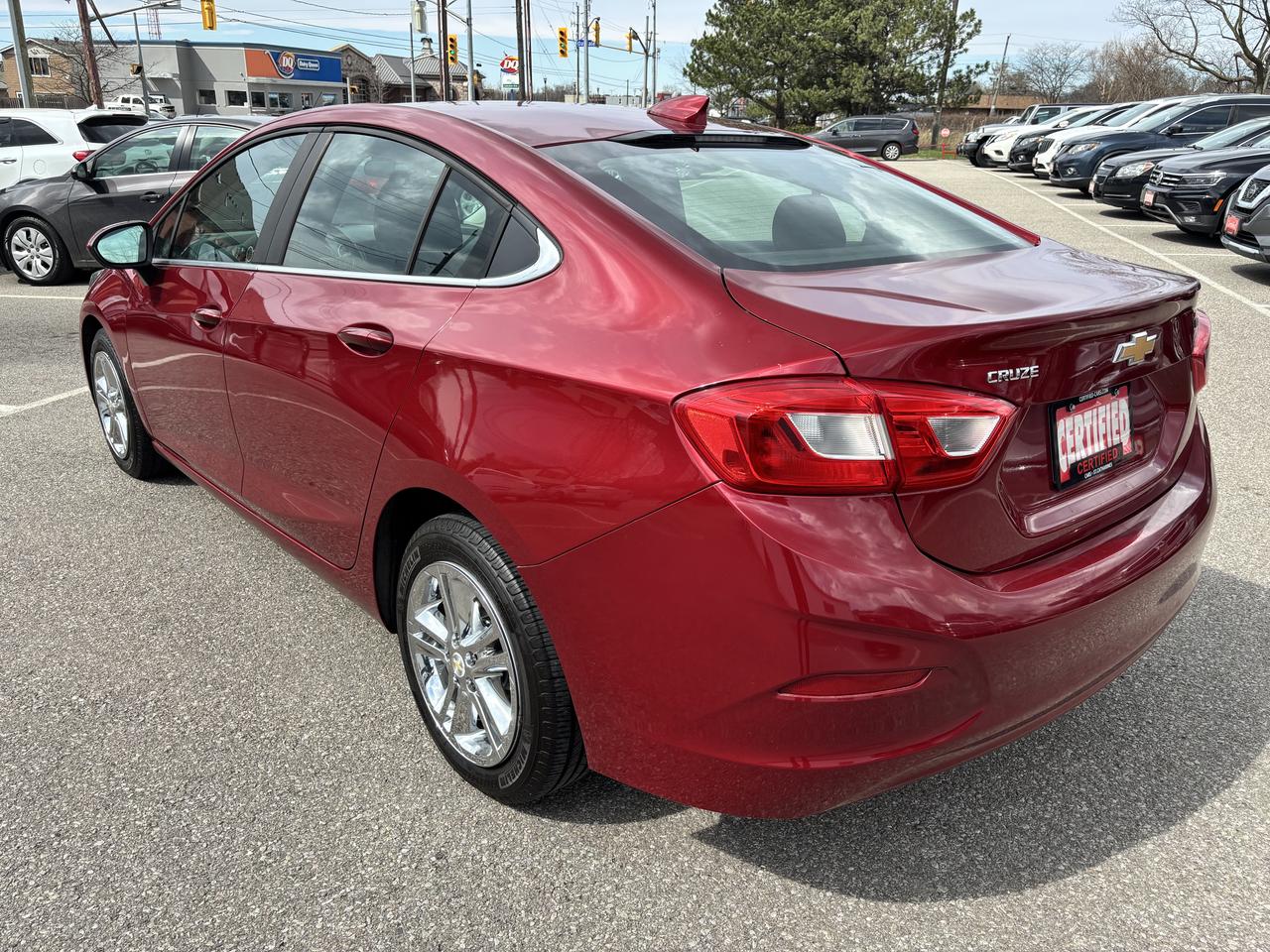 2017 Chevrolet Cruze LT ** HTD SEATS , CARPLAY ** Photo4