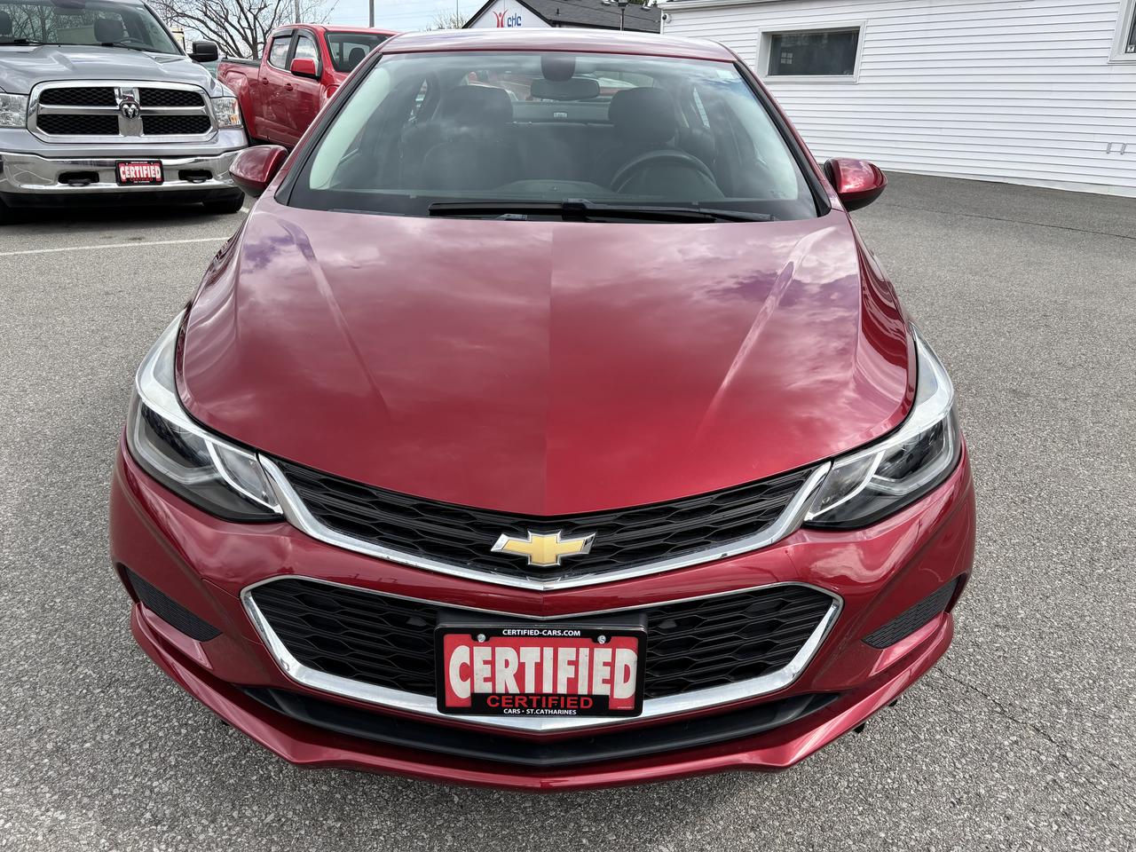 2017 Chevrolet Cruze LT ** HTD SEATS , CARPLAY ** Photo1